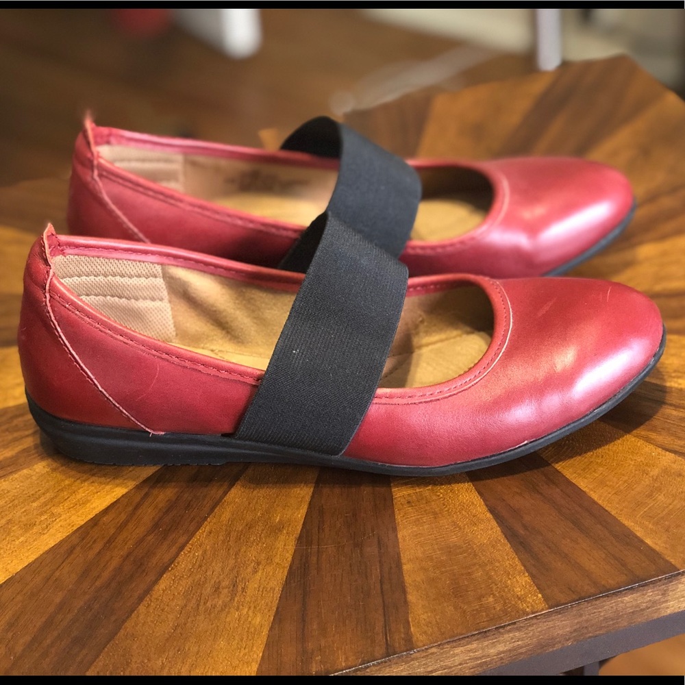 ❤️Beautifully soft, red leather flats ❤️